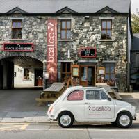 The Coach House Hotel, hotel poblíž Letiště Galway - GWY, Oranmore