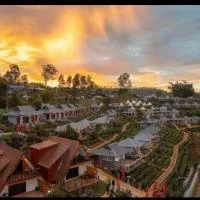 Chenfong Rakthai Resort-ไร่ชาเฉินฟงรีสอร์ท: Ban Rak Thai şehrinde bir otel