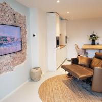 Beach House Bonna - free parking & bikes, отель в Схевенингене