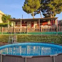 Casita con piscina cerca de Chinchón, Aranjuez y Parque Warner, hotel u gradu Colmenar de Oreja