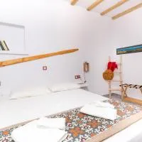 Ailouros summer hotel: Schoinoussa şehrinde bir otel