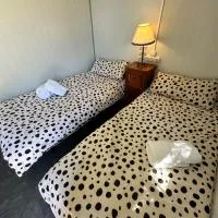 Bungalow GOLOSINA, מלון בTorrelaguna