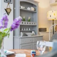 Quirky North Yorkshire Cottage - Christmas Cottage, ξενοδοχείο σε Addingham