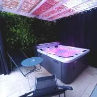 Cocon romantique avec jacuzzi extérieur, hotel a Rosières-près-Troyes