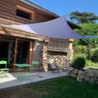 Les deux oliviers – hotel w mieście Saint-Romans