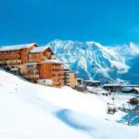 Appart chaleureux au pied des pistes avec piscine, hotel v mestu Orcières