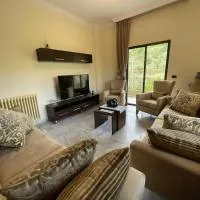 Batroun Green Serenity 2 BED - 24hr Electricity, hotel di Batroûn