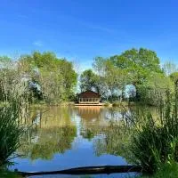 Teal Safari Tent, hotel in Droitwich