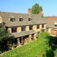 Lyne House Ideal for a celebration or reunion, ξενοδοχείο σε Kidlington