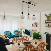 Acogedora casa recién reformada con jardín y wifi, hotel en Laredo