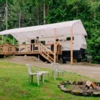 Lower Meadow on Saltspring Island، فندق في Fernwood
