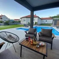 House and pool BajNa – hotel w mieście Mostar