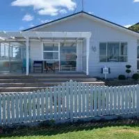 Beach Cottage - A Cosy Beach Cottage Charmer, ξενοδοχείο σε Riverton