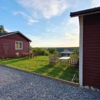 Fully renovated cottage with great hilltop views, hotel em Undenäs