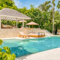 Spacious 2 Villas combined 9 bedrooms 2 pools, Hotel in Seminyak