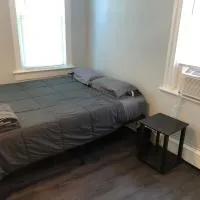 Private 2-bedroom apartment, free parking, direct bus to NYC Manhattan only 2 blocks away, hotel u gradu Linden