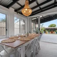 Driftwood Callala Plus - Jervis Bay Getaway - 10 Guests!, hotel sa Callala Bay