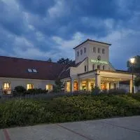 Old Lake Golf Hotel โรงแรมในตาตา