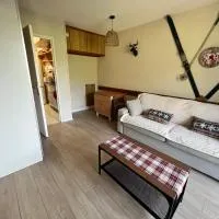 Appartement Superdevoluy T2 6 pers Les Issarts aux pieds des pistes orientation Sud，Superdevoluy的飯店