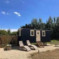 ShepherdsHut-HotTub-Cotswolds-PetFriendly, hotel en Brackley