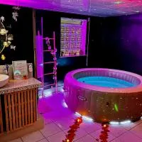 Romantic Jacuzzi Suite, hotel in Gagny