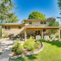 3 Mi to Lake Redman: Home w/ Furnished Pergola! โรงแรมในยอร์ค