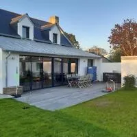 Charmante maison golfe du Morbihan、Saint-Armelのホテル
