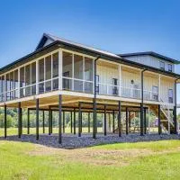 Riverfront Murfreesboro Cabin w/ Fire Pit, hotel di Nashville