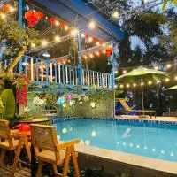 Charming and Spacious Beach Homestay 4 Rooms 1 Pool Entire Palace: Hà Bàng şehrinde bir otel