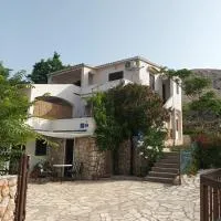 Apartmani Šikić Metajna، فندق في ميتغنا