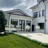 Pensiunea "La Nasu" โรงแรมในFîntînele