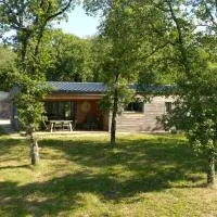 Viesnīca Maison avec terrasse en bois et piscine pilsētā Varaire