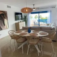 Apartment with Sea Views! Duquesa Suites Golf & Gardens, hotel en Manilva