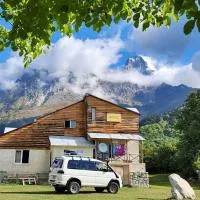 Guesthouse Daeli in Svaneti, хотел в Mazeri
