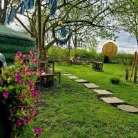 Het binnenerf yurt en keetjes, hotel in Nieuwleusen