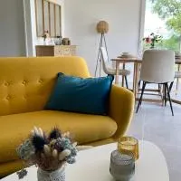Villa moderne vue exceptionnelle et SPA โรงแรมในVilletoureix