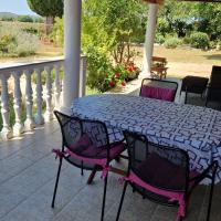 Charming cozy holliday house 2+2, hotel cerca de Aeropuerto de Pula - PUY, Valtura