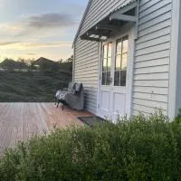Ohariu Farm Cottage, отель в городе Johnsonville