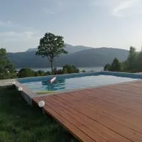 Perfect view cottage with pool, ξενοδοχείο σε Buhalniţa