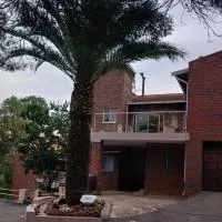 Blue Sky Manor, hotel a Roodekrans