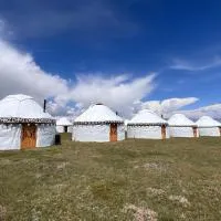 Yurt Camp "Sary-Bulun" at Song-Kul Lake, Naryn Сон-Куль, hotel v mestu Song-Kul