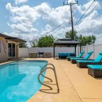 Cruise-Ready Oasis 15min to Beach & Port Canav & Huge Pool, hótel í Cocoa