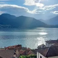 Golden Lake View, hotel Liernában