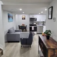 Beautiful Comfy Guest Suite in West EDM，埃德蒙頓的飯店