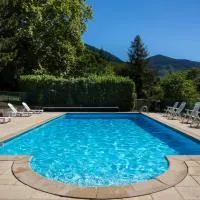 Hotel Les Mésanges, hotel v destinácii Saint-Martin-dʼUriage