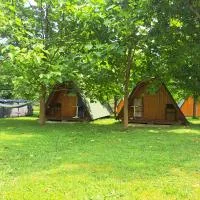 GLAMPING HIŠKe PETRIN, hotel v mestu Tolmin