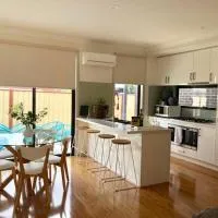 D111 Special Melbourne retreat, hotel em Braybrook
