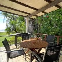 Moonshadow-Burrum Heads- Beachfront- 3BR- Water Views, hotell i Burrum Heads