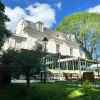 Il Maestro - hôtel Restaurant du Château, hotel v destinácii Écouen
