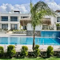 Sea And Mountain Views Penthouse Studio With Access To SPA Facilities، فندق في Bahçeli